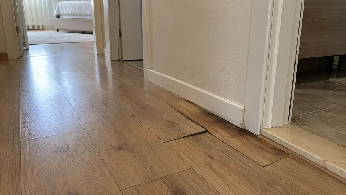 Laminat parke su görünce neden kabarır?